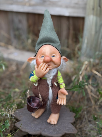 Duende artesanal articulado, figura de duende del bosque, muñeco artesanal coleccionable. Mide aproximadamente 25 cm. Modelo 5