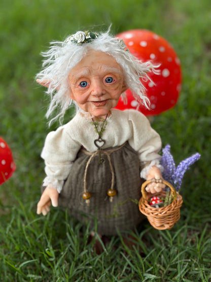 Gisela guardiana del bosque profundo, duende anciana de las flores y secretos del bosque