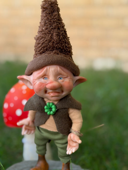 Duende caprichoso. Duende artesanal articulado, figura de duende del bosque, muñeco artesanal coleccionable. Mide aproximadamente 25 cm.