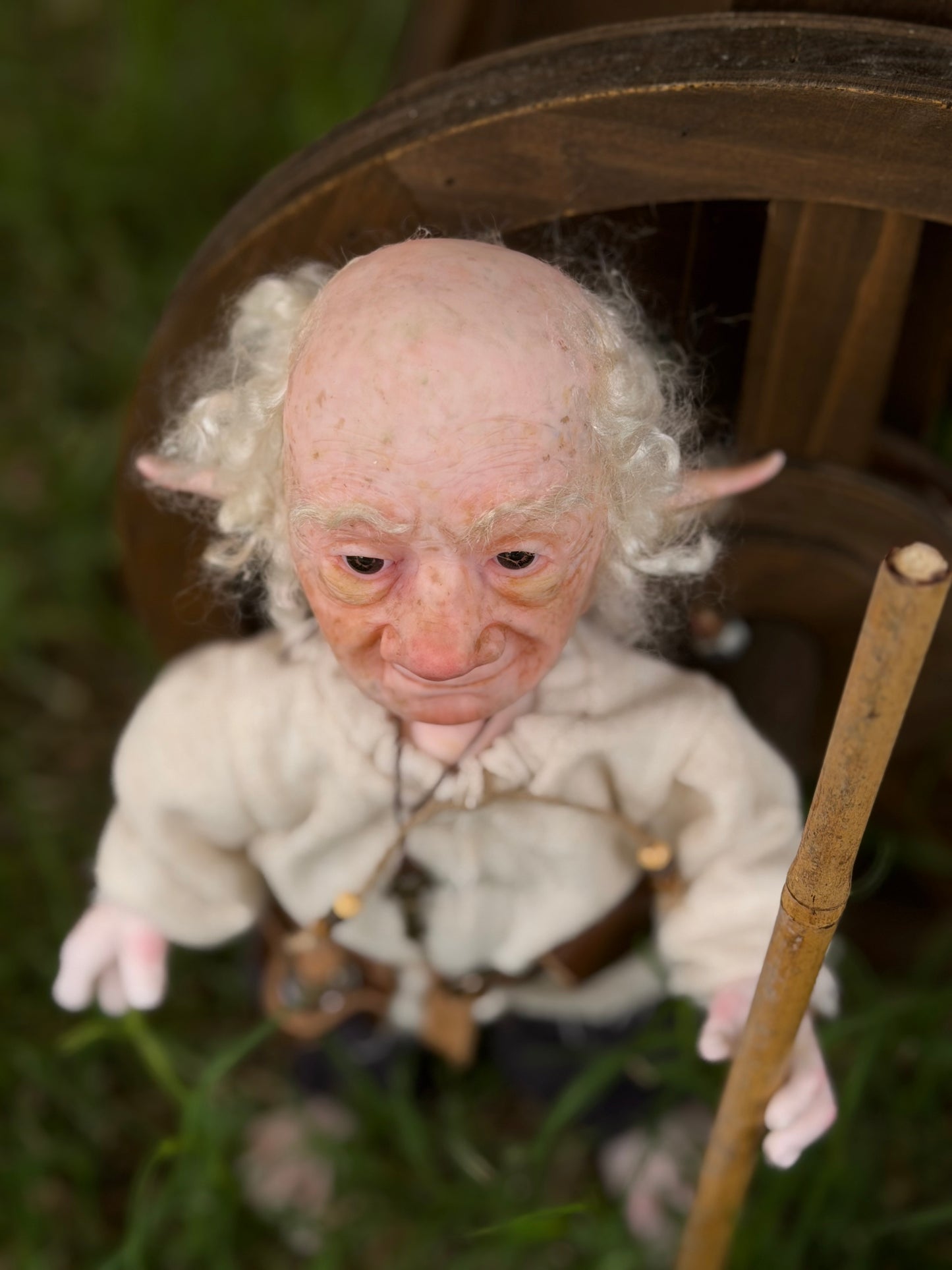 Eldrin, el Guardián de las Llaves – Duende de Colección Realista (Abrecaminos y Protector) Muñeco de Arte Fantástico, figura de colección. Mide 28 cm aproximadamente ( 10.5 pulgadas )