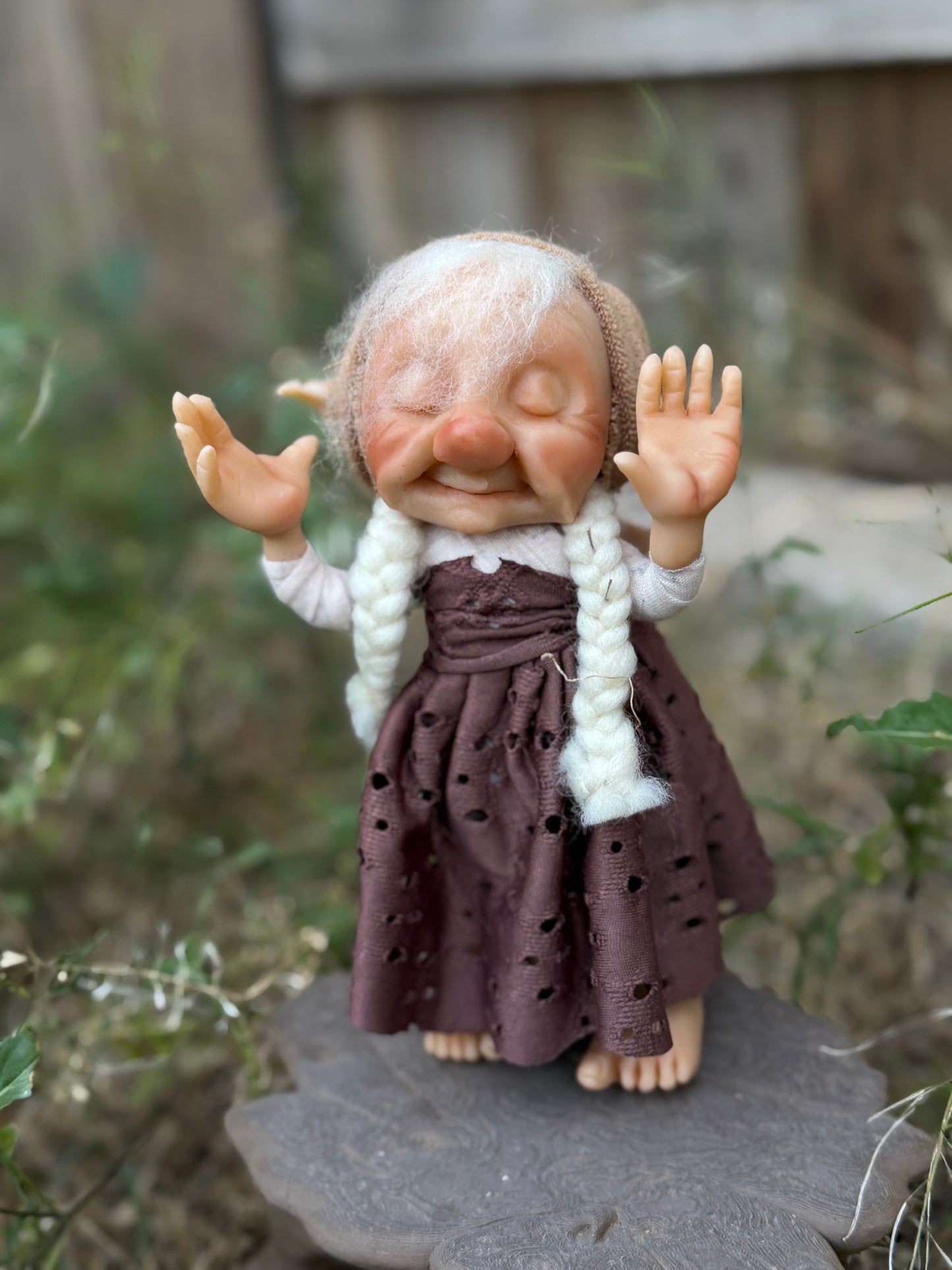 Duendecita Anciana del Bosque | Guardiana de Sabiduría y Calma. Abuela meditadora 2