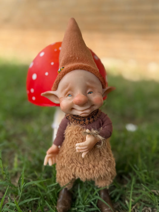 Duende artesanal articulado, figura de duende del bosque, muñeco artesanal coleccionable. Mide aproximadamente 25 cm.