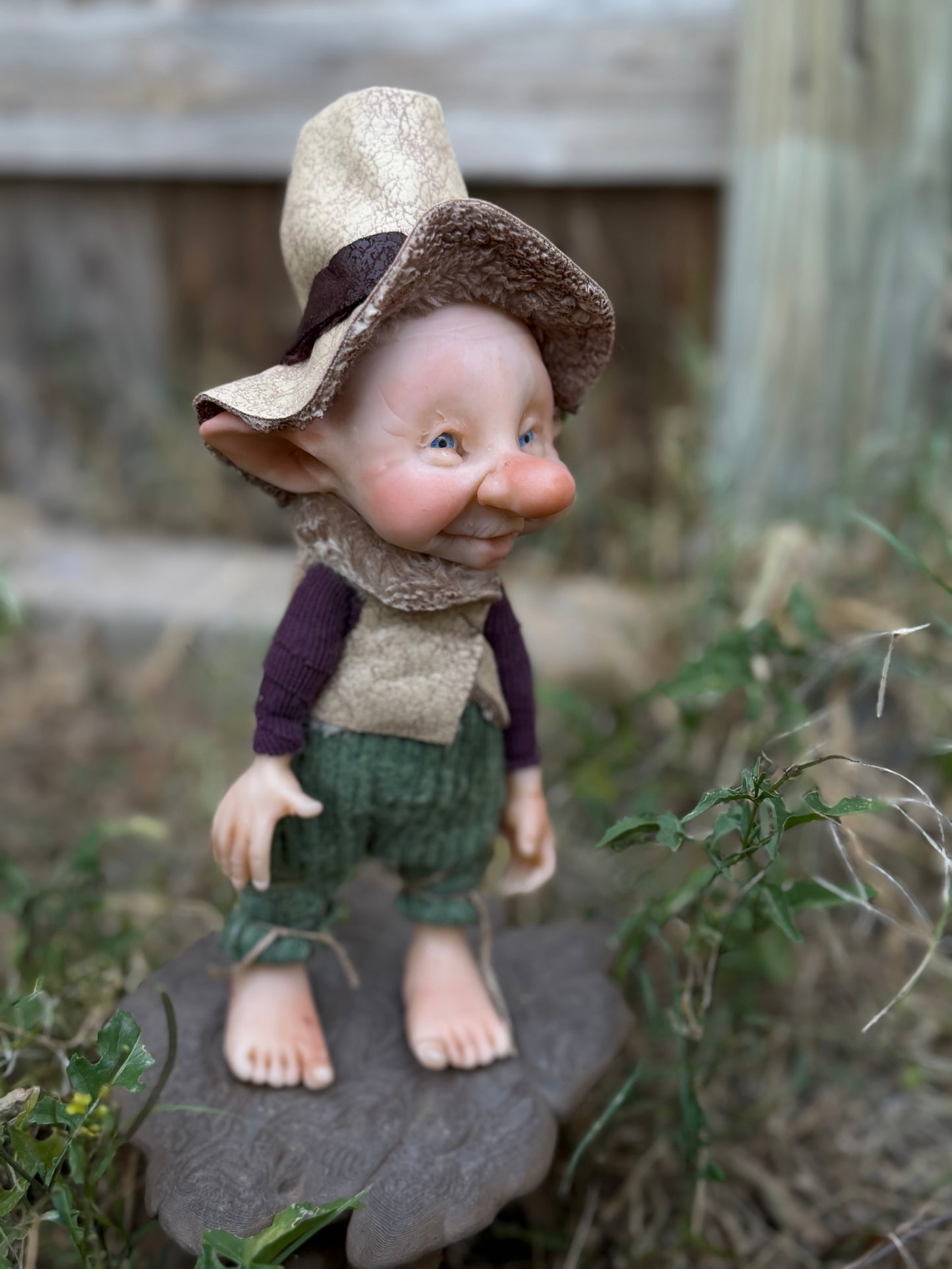 Duende artesanal articulado, figura de duende del bosque, muñeco artesanal coleccionable. Mide aproximadamente 25 cm. Modelo 9