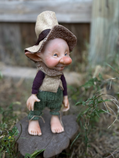 Duende artesanal articulado, figura de duende del bosque, muñeco artesanal coleccionable. Mide aproximadamente 25 cm. Modelo 9
