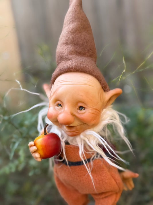 Duende artesanal articulado, figura de duende del bosque, muñeco artesanal coleccionable. Mide aproximadamente 25 cm. Modelo 24