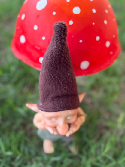 Duende viajero. Duende artesanal articulado, figura de duende del bosque, muñeco artesanal coleccionable. Mide aproximadamente 25 cm.
