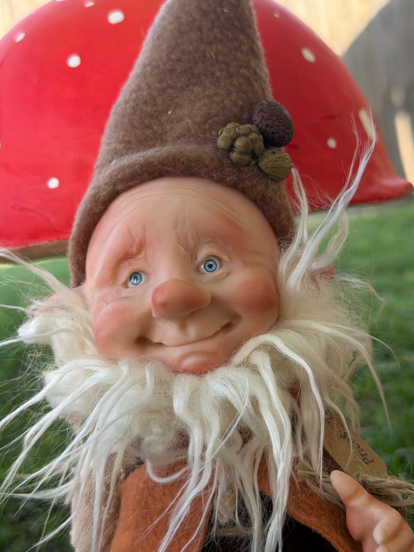Duende artesanal articulado, figura de duende del bosque, muñeco artesanal coleccionable. Mide aproximadamente 25 cm.