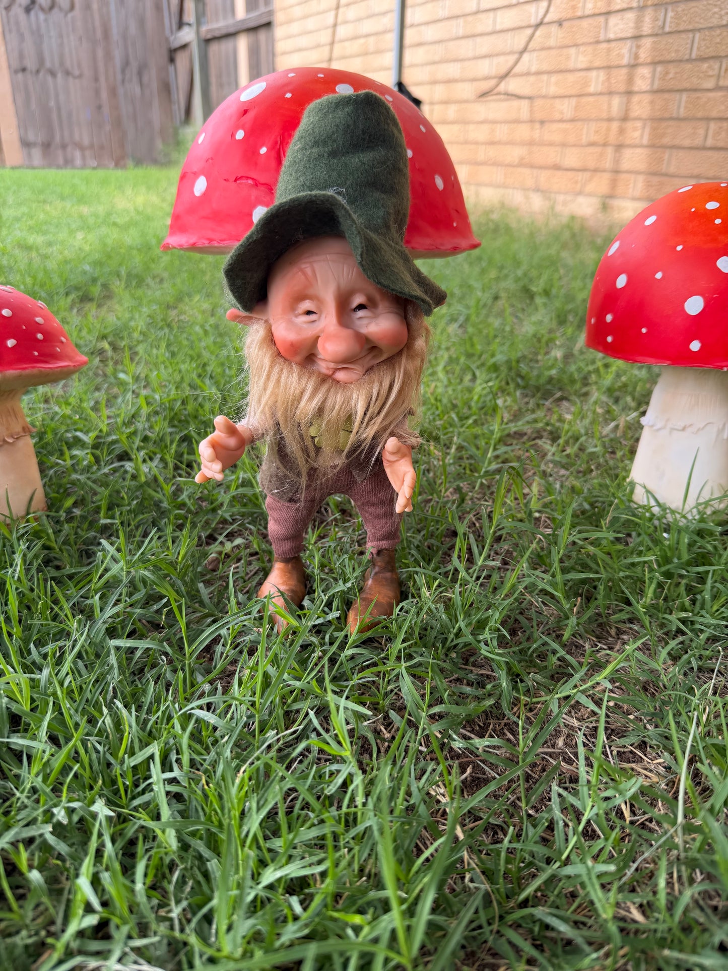 Duende de la buena suerte y fortuna, leprechaun del bosque mágico. Duende artesanal articulado, figura de duende del bosque, muñeco artesanal coleccionable. Mide aproximadamente 25 cm.