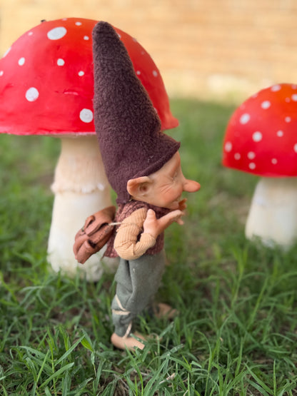 Duende viajero. Duende artesanal articulado, figura de duende del bosque, muñeco artesanal coleccionable. Mide aproximadamente 25 cm. u