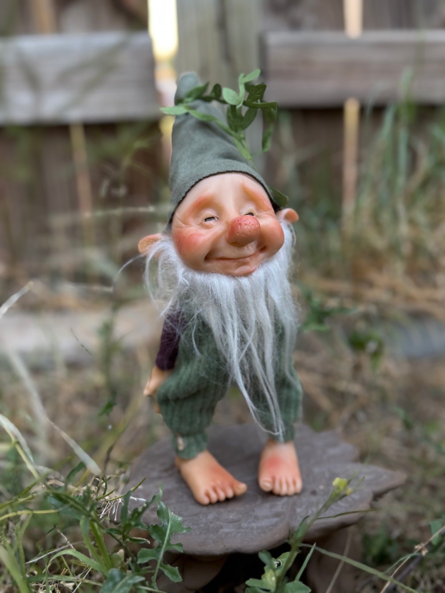 Duende artesanal articulado, figura de duende del bosque, muñeco artesanal coleccionable. Mide aproximadamente 25 cm. Modelo 4