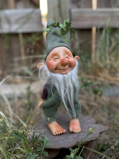 Duende artesanal articulado, figura de duende del bosque, muñeco artesanal coleccionable. Mide aproximadamente 25 cm. Modelo 4