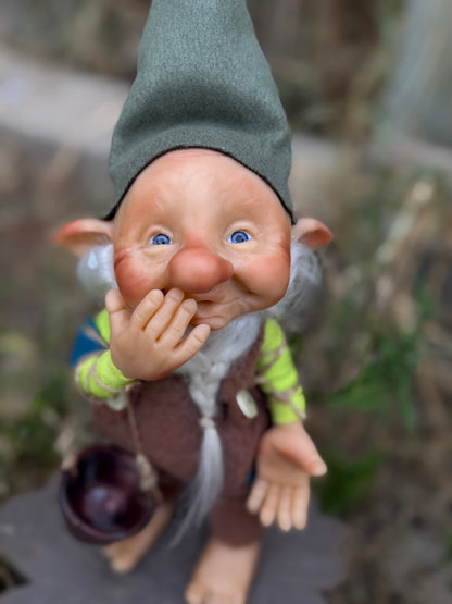 Duende artesanal articulado, figura de duende del bosque, muñeco artesanal coleccionable. Mide aproximadamente 25 cm. Modelo 5