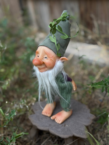 Duende artesanal articulado, figura de duende del bosque, muñeco artesanal coleccionable. Mide aproximadamente 25 cm. Modelo 4