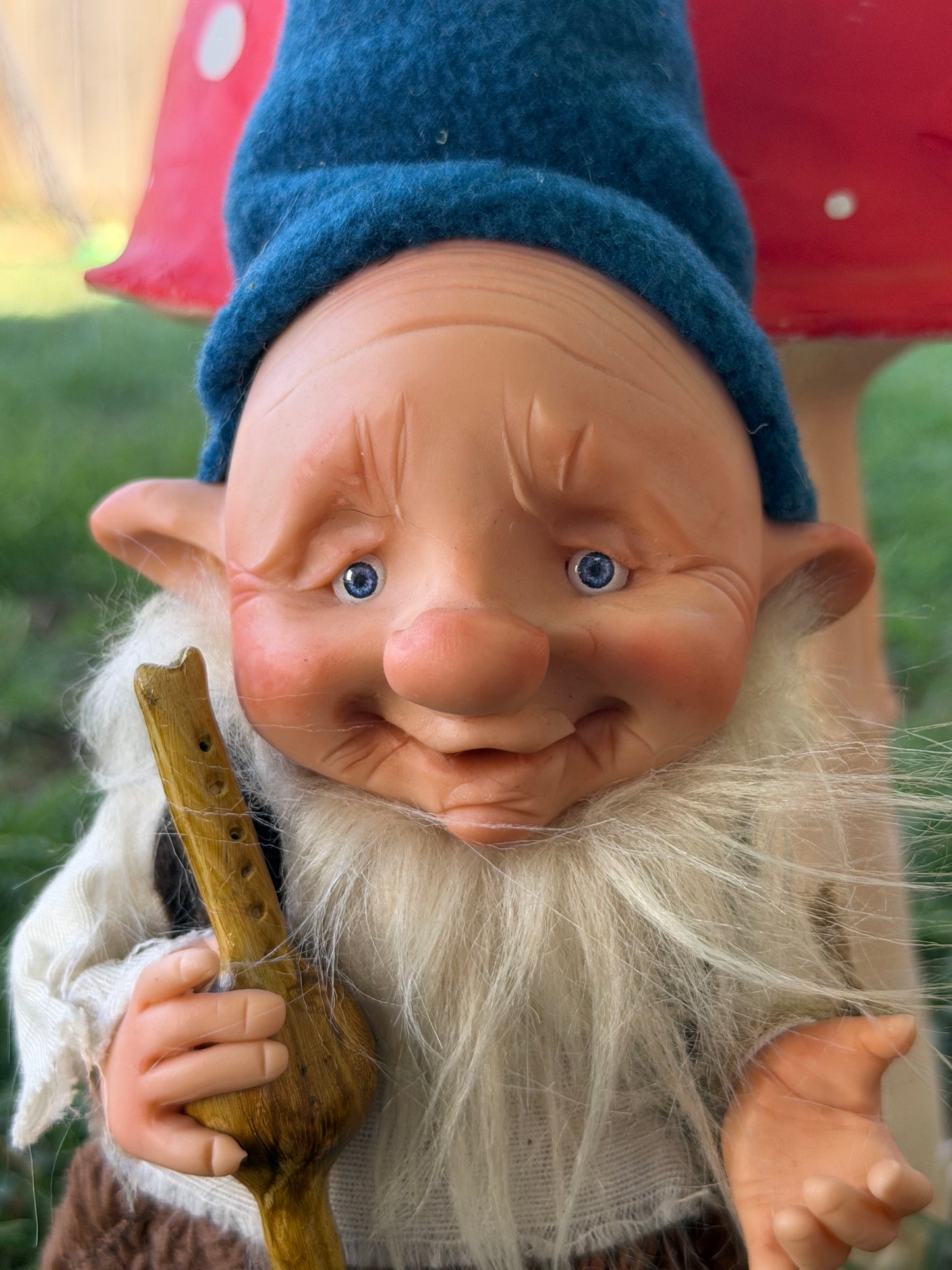 Duende artesanal articulado, figura de duende del bosque, muñeco artesanal coleccionable. Mide aproximadamente 25 cm.