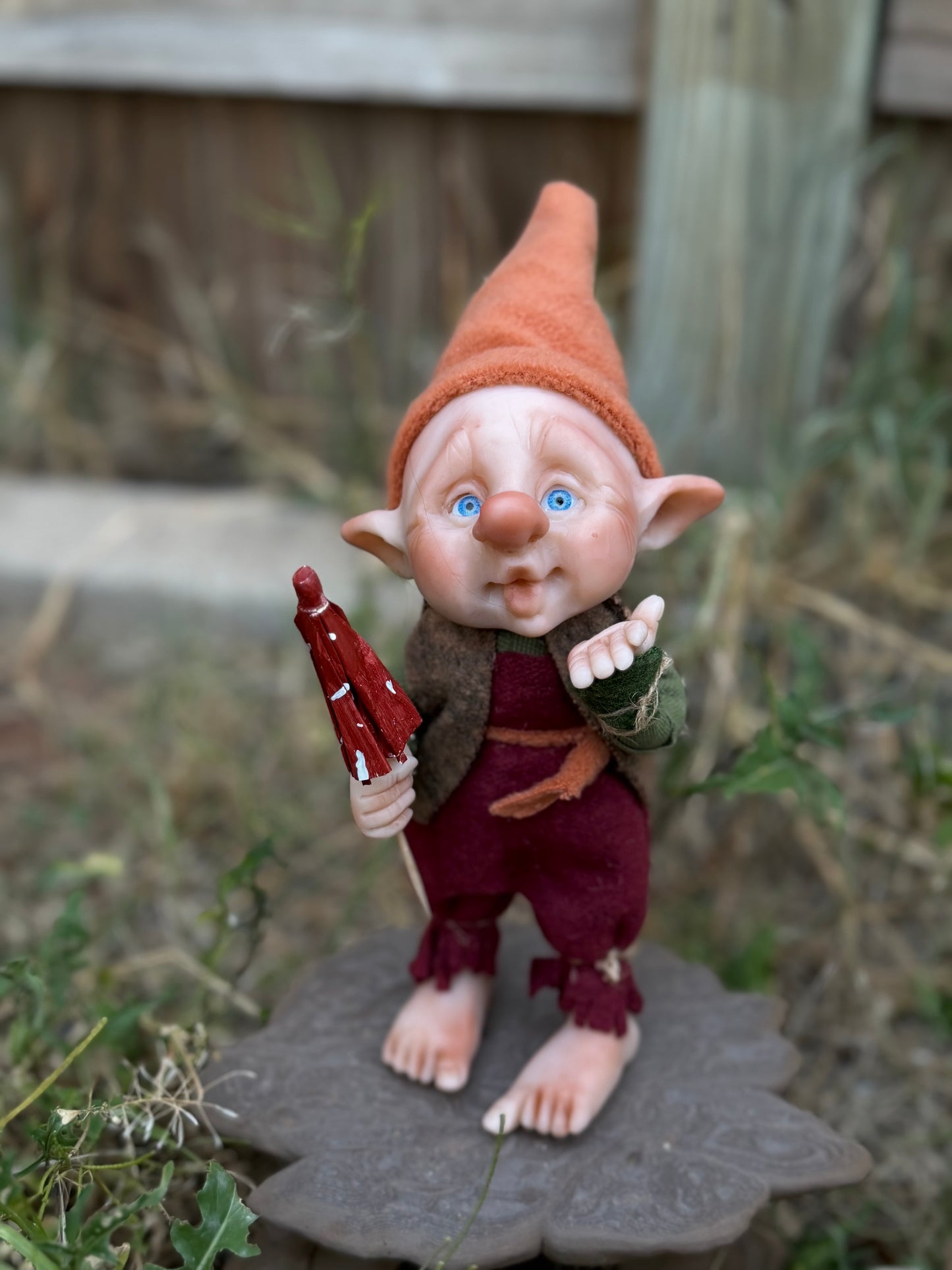 Duende artesanal articulado, figura de duende del bosque, muñeco artesanal coleccionable. Mide aproximadamente 25 cm. Modelo 6