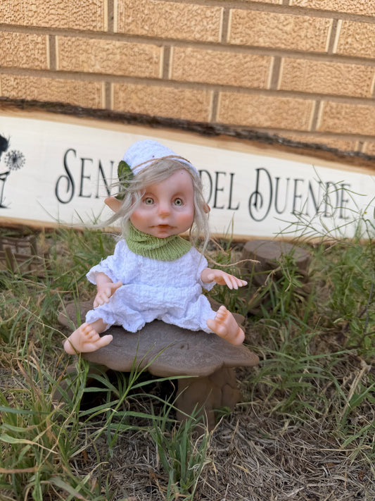 Duende de La Paz y la salud. Duende artesanal articulado, figura de duende del bosque, muñeco artesanal coleccionable. Mide aproximadamente 25 cm. Modelo 30