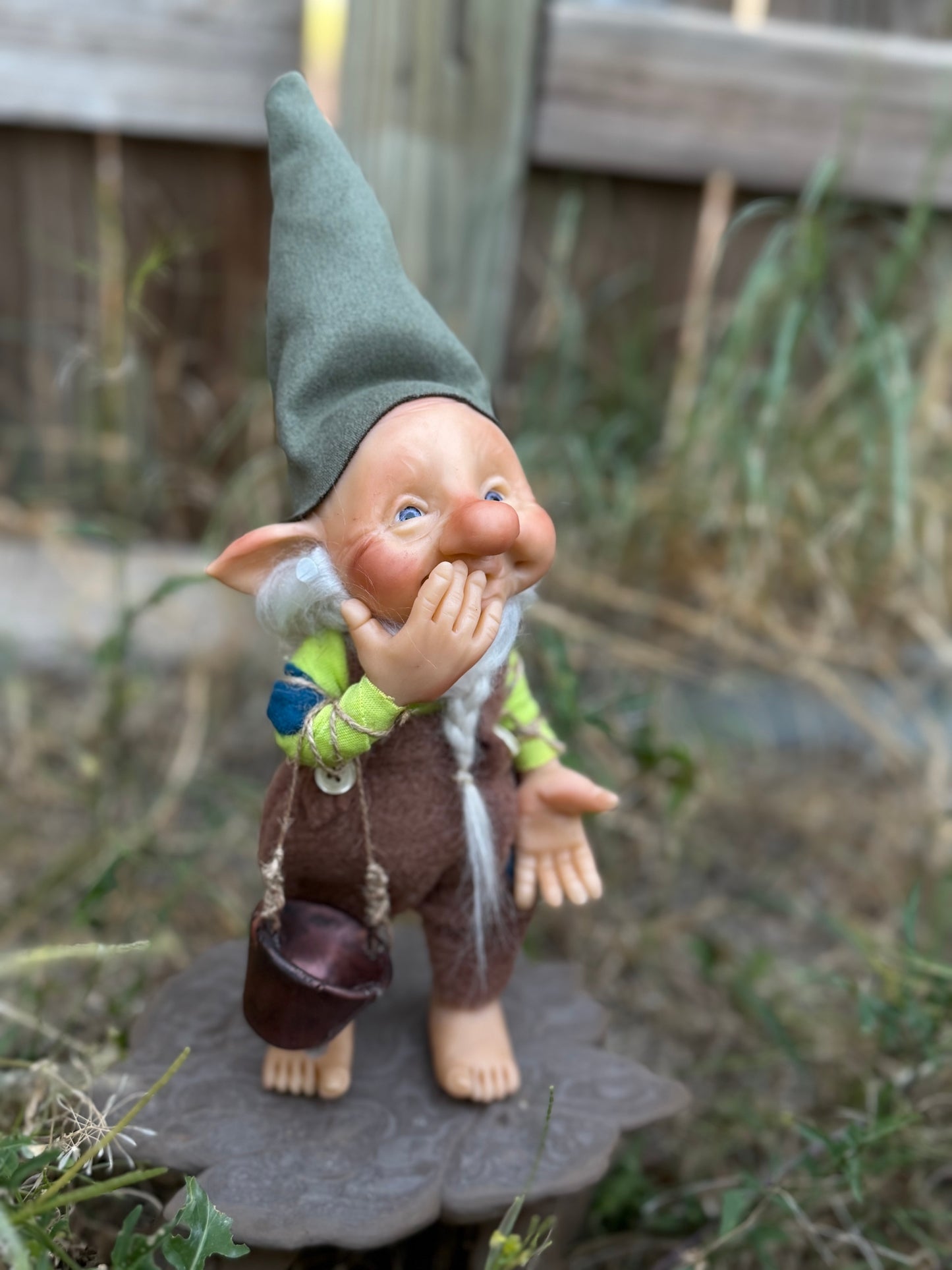 Duende artesanal articulado, figura de duende del bosque, muñeco artesanal coleccionable. Mide aproximadamente 25 cm. Modelo 5