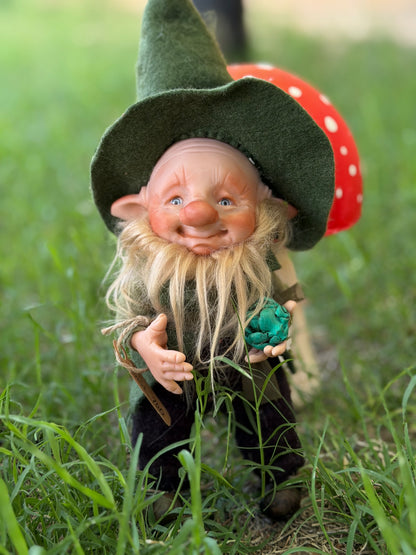 Duende artesanal articulado, figura de duende del bosque, muñeco artesanal coleccionable. Mide aproximadamente 25 cm.