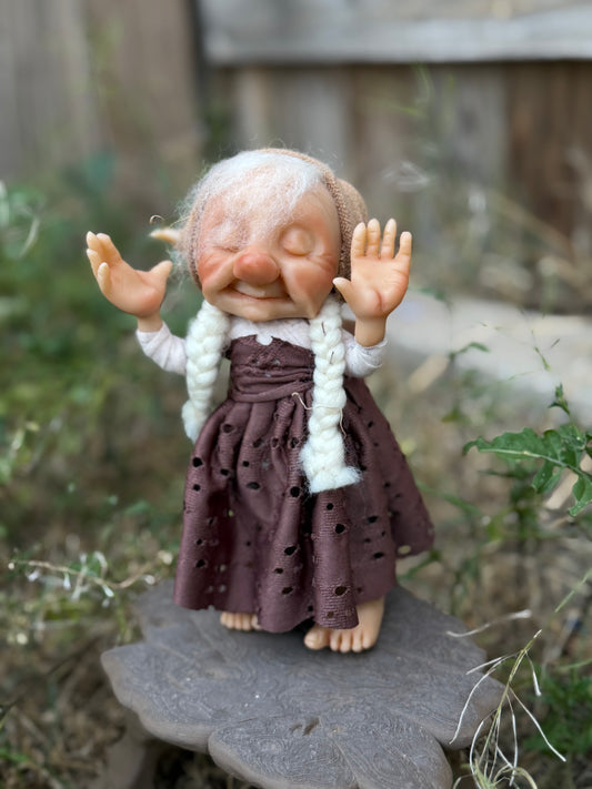 Duendecita Anciana del Bosque | Guardiana de Sabiduría y Calma. Abuela meditadora 2
