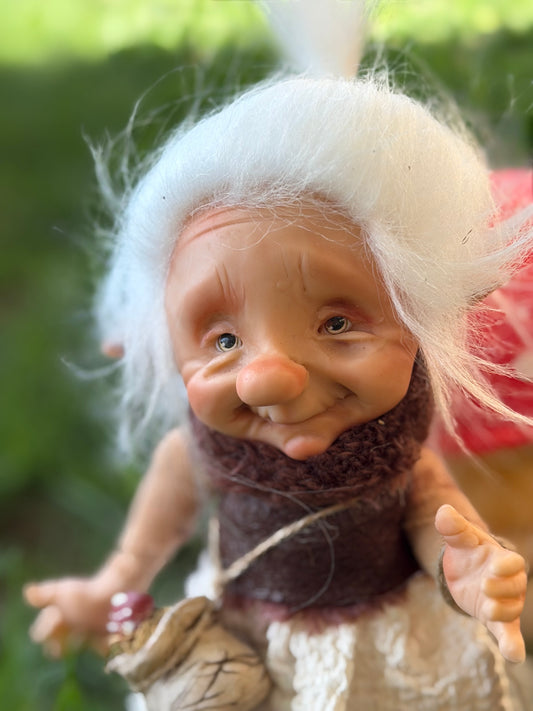 Duendecita Anciana del Bosque | Guardiana de Sabiduría y Calma. Abuela protectora 1