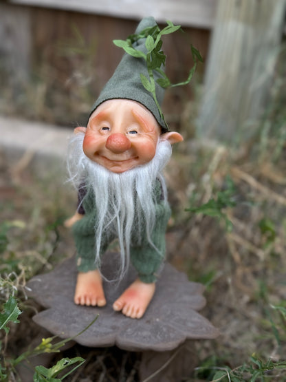 Duende artesanal articulado, figura de duende del bosque, muñeco artesanal coleccionable. Mide aproximadamente 25 cm. Modelo 4