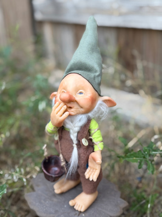 Duende artesanal articulado, figura de duende del bosque, muñeco artesanal coleccionable. Mide aproximadamente 25 cm. Modelo 5