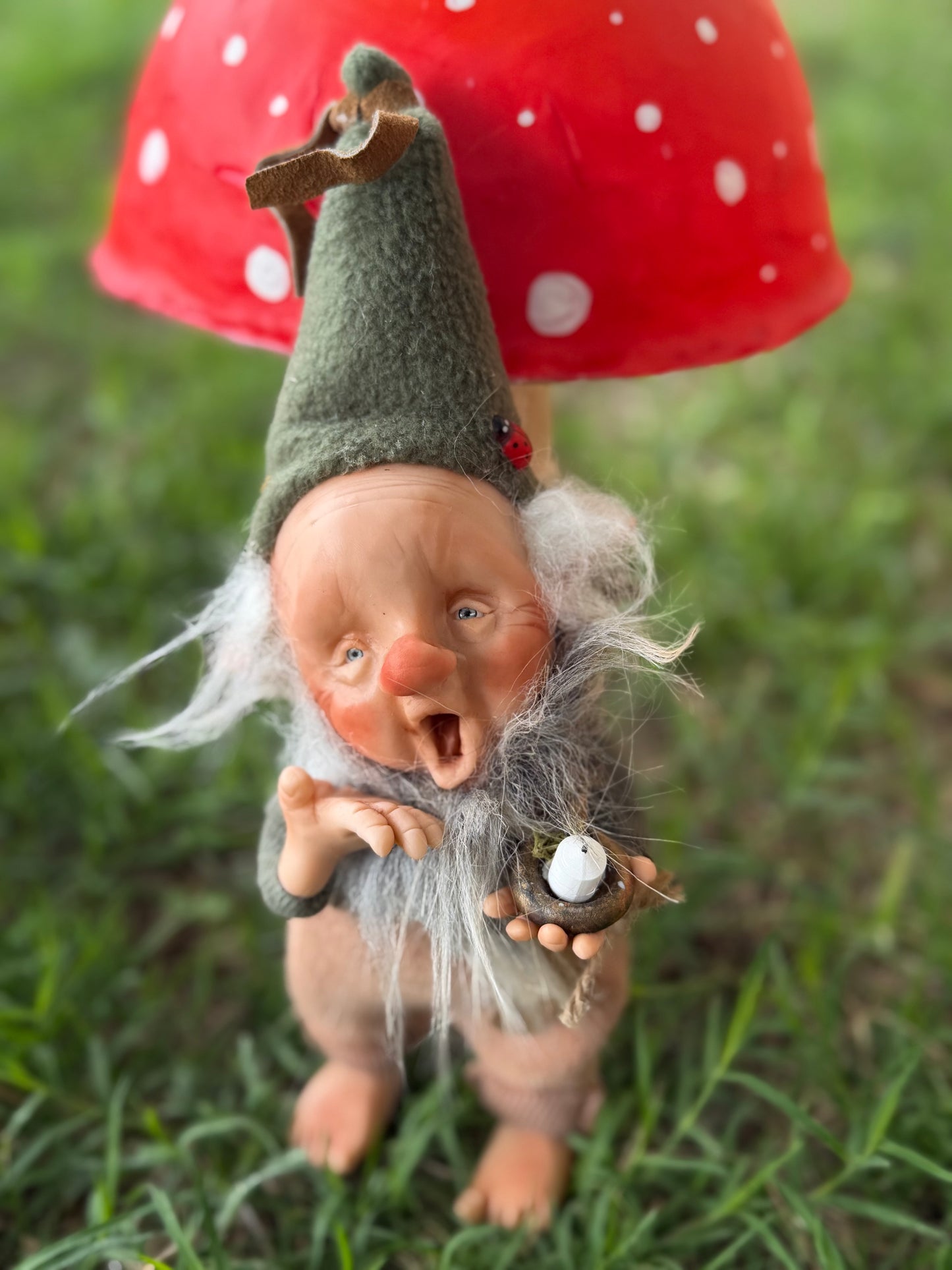 Bostecito duende de los sueños. Duende artesanal articulado, figura de duende del bosque, muñeco artesanal coleccionable. Mide aproximadamente 25 cm.
