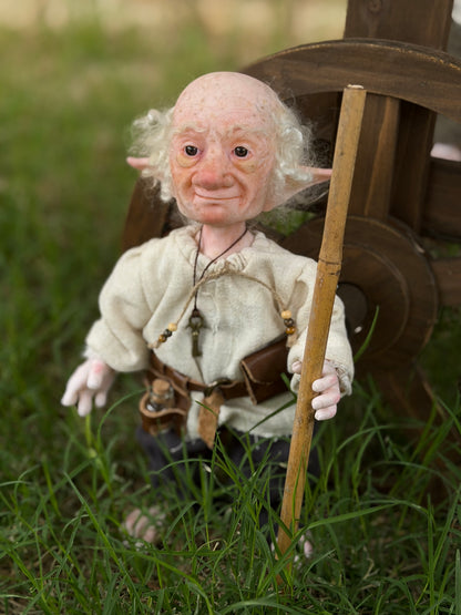 Eldrin, el Guardián de las Llaves – Duende de Colección Realista (Abrecaminos y Protector) Muñeco de Arte Fantástico, figura de colección. Mide 28 cm aproximadamente ( 10.5 pulgadas )