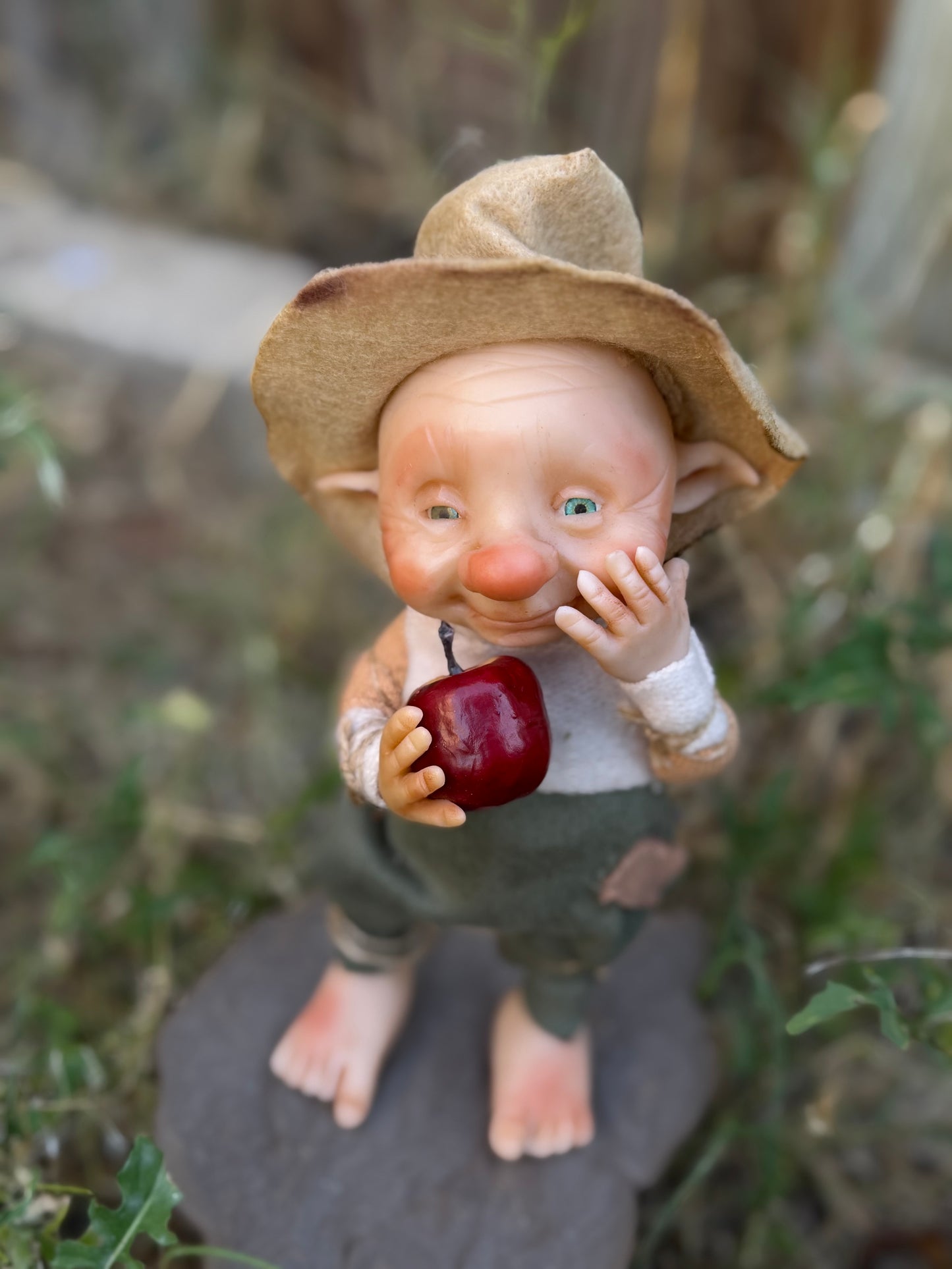 Duende artesanal articulado, figura de duende del bosque, muñeco artesanal coleccionable. Mide aproximadamente 25 cm. Modelo 11
