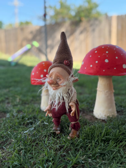 Duende artesanal articulado, figura de duende del bosque, muñeco artesanal coleccionable. Mide aproximadamente 25 cm.