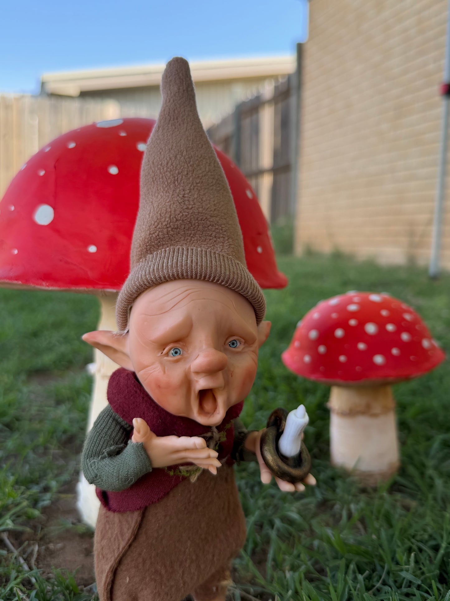 Duende de los sueños, duende bostezo, Duende artesanal articulado, figura de duende del bosque, muñeco artesanal coleccionable. Mide aproximadamente 25 cm.