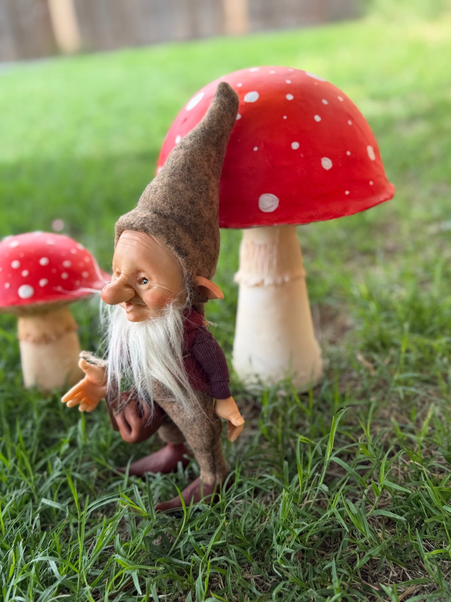 Duende artesanal articulado, figura de duende del bosque, muñeco artesanal coleccionable. Mide aproximadamente 25 cm.