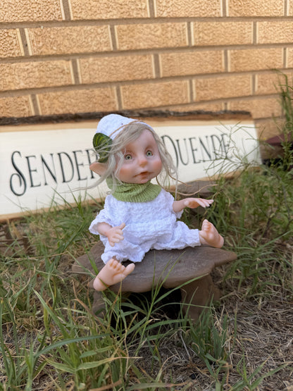 Duende de La Paz y la salud. Duende artesanal articulado, figura de duende del bosque, muñeco artesanal coleccionable. Mide aproximadamente 25 cm. Modelo 30
