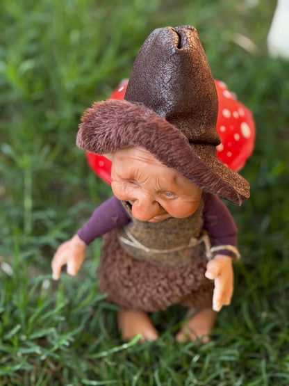 Duende artesanal articulado, figura de duende del bosque, muñeco artesanal coleccionable. Mide aproximadamente 25 cm.