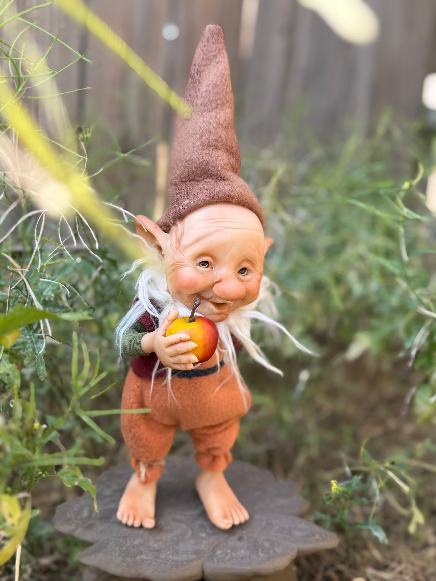 Duende artesanal articulado, figura de duende del bosque, muñeco artesanal coleccionable. Mide aproximadamente 25 cm. Modelo 24