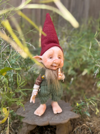 Duende artesanal articulado, figura de duende del bosque, muñeco artesanal coleccionable. Mide aproximadamente 25 cm. Modelo 23