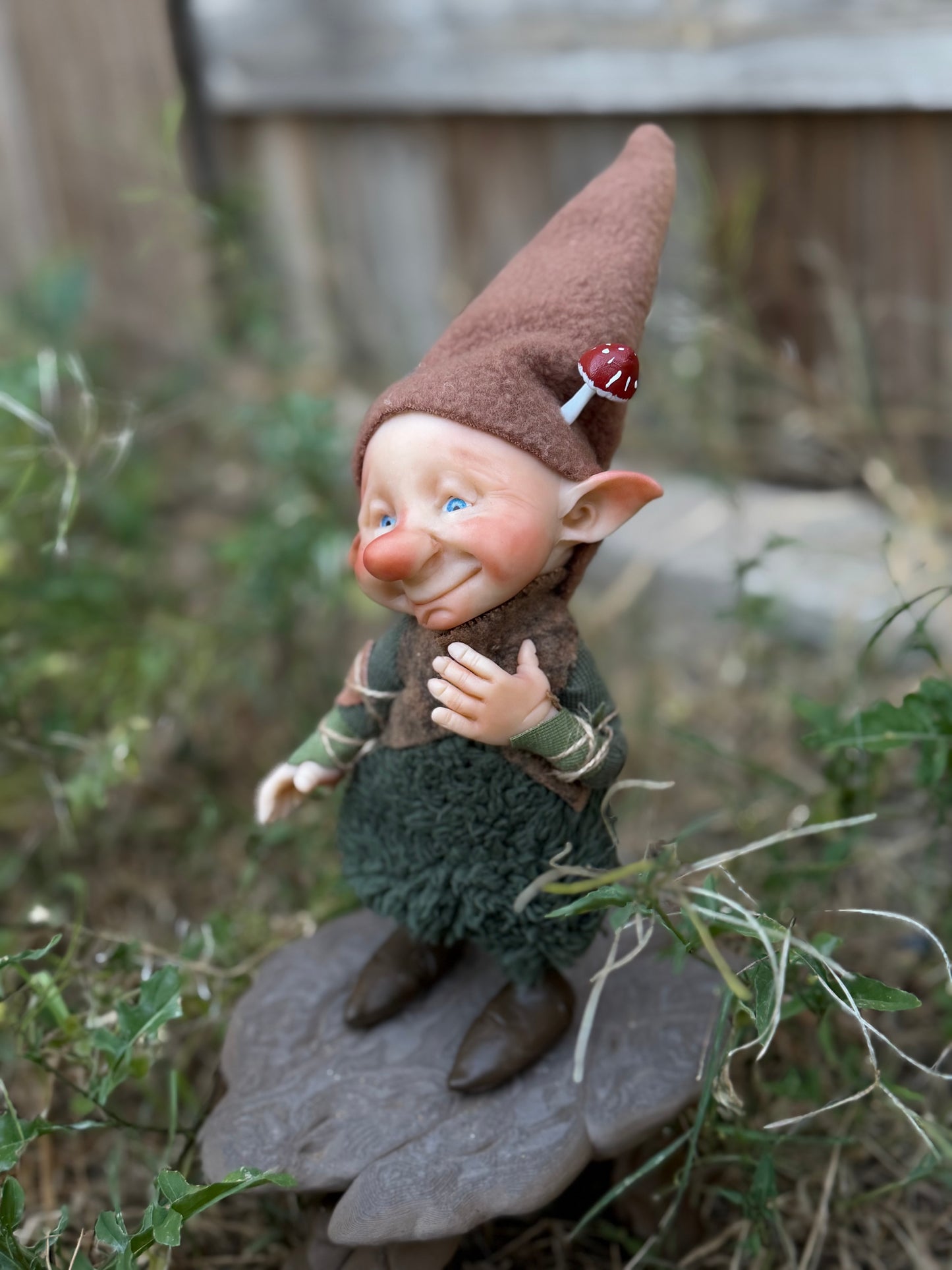 Duende artesanal articulado, figura de duende del bosque, muñeco artesanal coleccionable. Mide aproximadamente 25 cm. Modelo 8