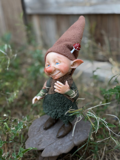 Duende artesanal articulado, figura de duende del bosque, muñeco artesanal coleccionable. Mide aproximadamente 25 cm. Modelo 8