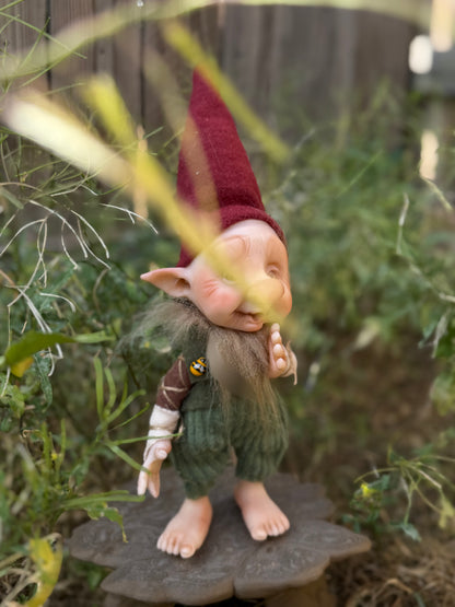 Duende artesanal articulado, figura de duende del bosque, muñeco artesanal coleccionable. Mide aproximadamente 25 cm. Modelo 23