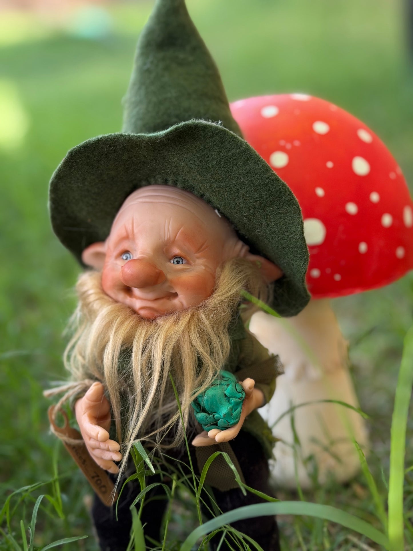 Duende artesanal articulado, figura de duende del bosque, muñeco artesanal coleccionable. Mide aproximadamente 25 cm.