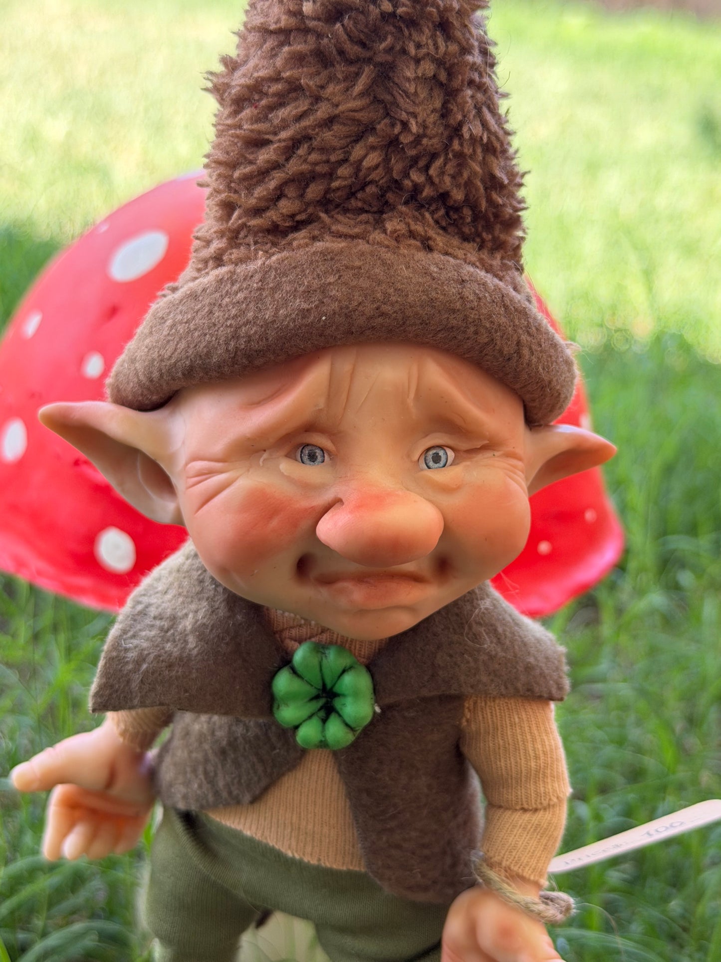 Duende caprichoso. Duende artesanal articulado, figura de duende del bosque, muñeco artesanal coleccionable. Mide aproximadamente 25 cm.
