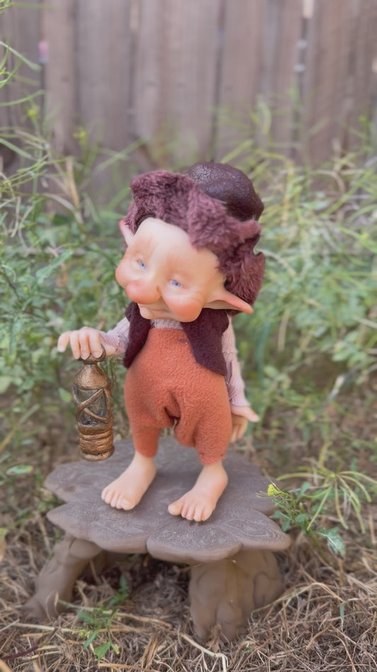 Duende artesanal articulado, figura de duende del bosque, muñeco artesanal coleccionable. Mide aproximadamente 25 cm. Modelo 22
