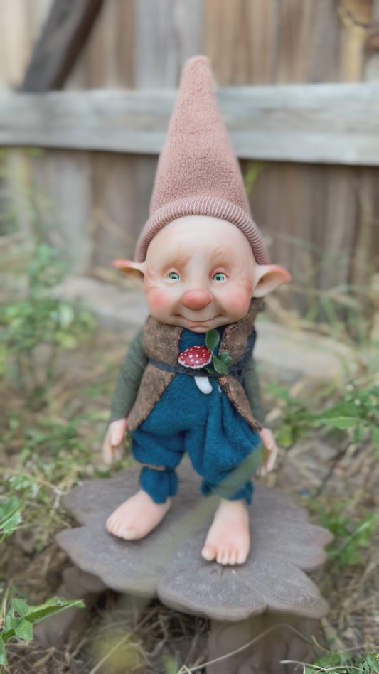 Duende artesanal articulado, figura de duende del bosque, muñeco artesanal coleccionable. Mide aproximadamente 25 cm. Modelo 13