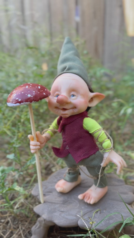 Duende artesanal articulado, figura de duende del bosque, muñeco artesanal coleccionable. Mide aproximadamente 25 cm. Modelo 12