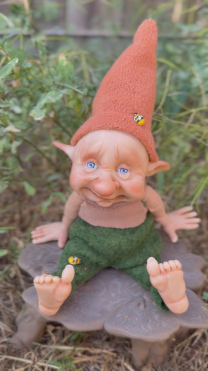 Duende artesanal articulado, figura de duende del bosque, muñeco artesanal coleccionable. Mide aproximadamente 25 cm. Modelo 20