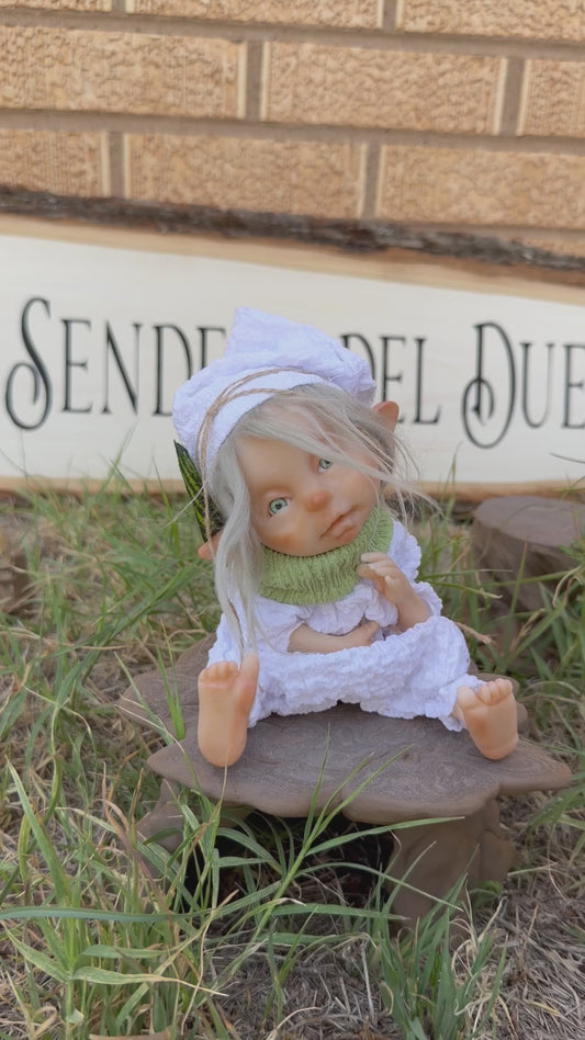Duende de La Paz y la salud. Duende artesanal articulado, figura de duende del bosque, muñeco artesanal coleccionable. Mide aproximadamente 25 cm. Modelo 29