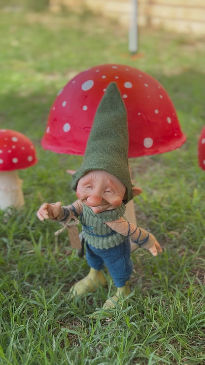 Duende artesanal articulado, figura de duende del bosque, muñeco artesanal coleccionable. Mide aproximadamente 25 cm.