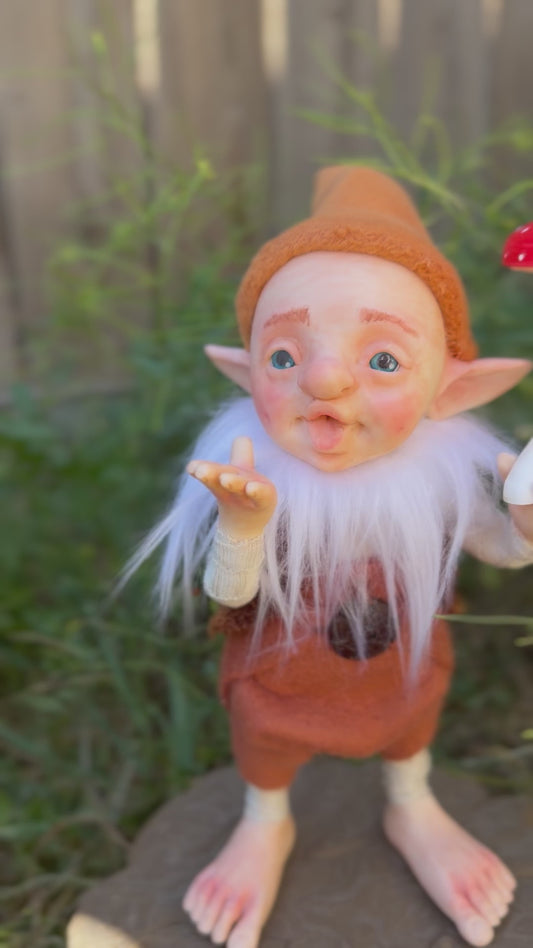 Duende Besito del Bosque – Amuleto de Amor, Dulzura y Protección con Hongo Paraguas