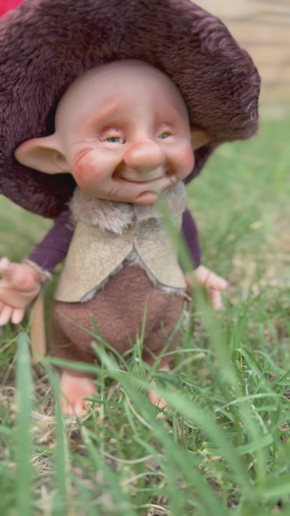 Duende artesanal articulado, figura de duende del bosque, muñeco artesanal coleccionable. Mide aproximadamente 25 cm.