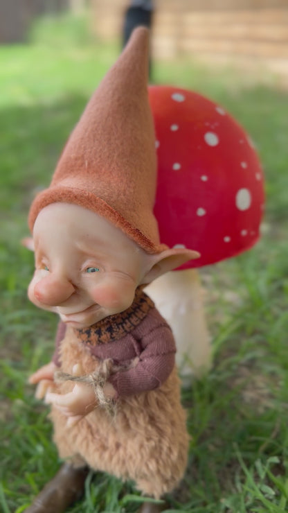 Duende artesanal articulado, figura de duende del bosque, muñeco artesanal coleccionable. Mide aproximadamente 25 cm.